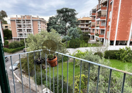 ARCO DI TRAVERTINO RISTRUTTURATO IN ZONA TRANQUILLA
